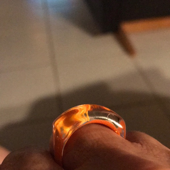 Retro Fashion Acrylic Ring - Picture 2 of 4